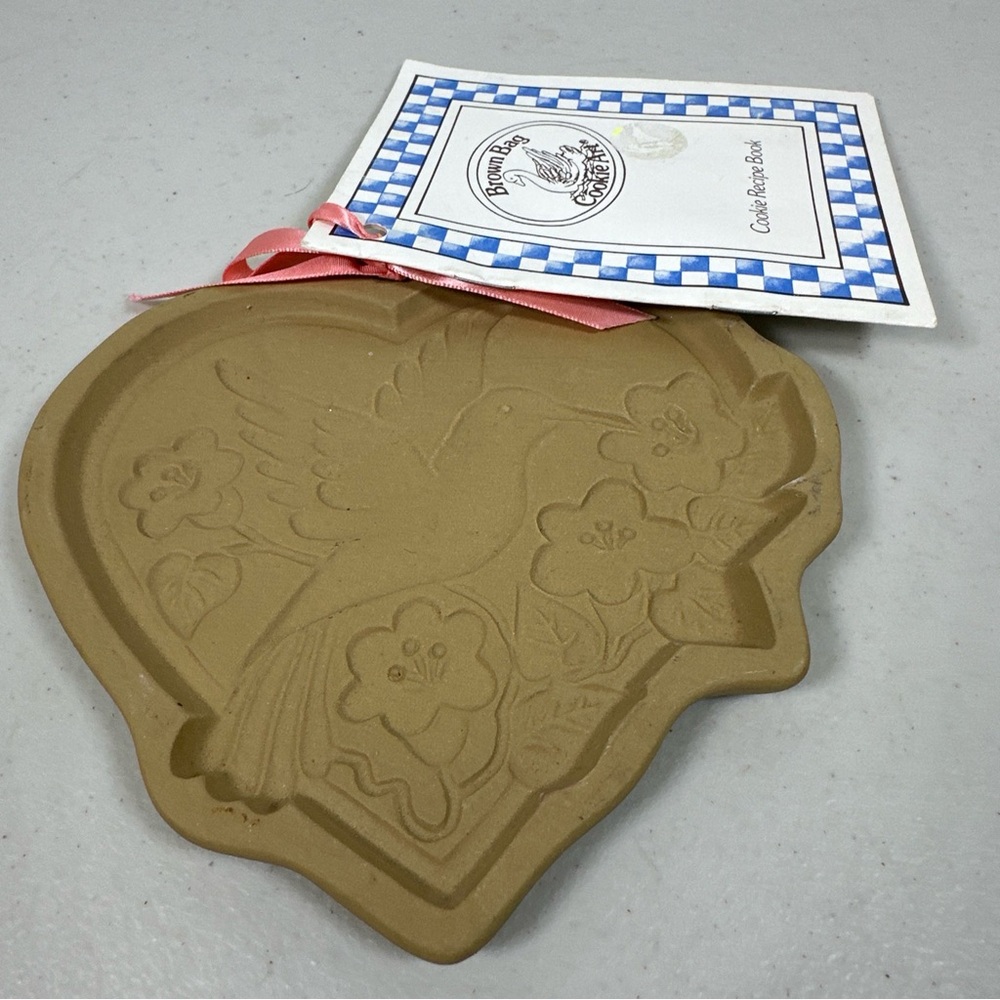NWT Brown Bag Cookie Art Mold Hummingbird Heart Flowers 1992 Vintage Stoneware